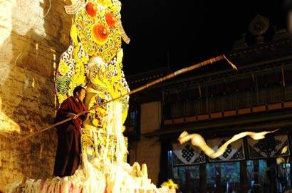 強巴林寺酥油花是國家級非物質(zhì)文化遺產(chǎn)