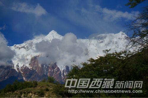 南迦巴瓦雪山 彭月圓 攝