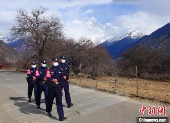 西藏林芝戍邊民警：為“你”翻山越嶺，卻無心看風景